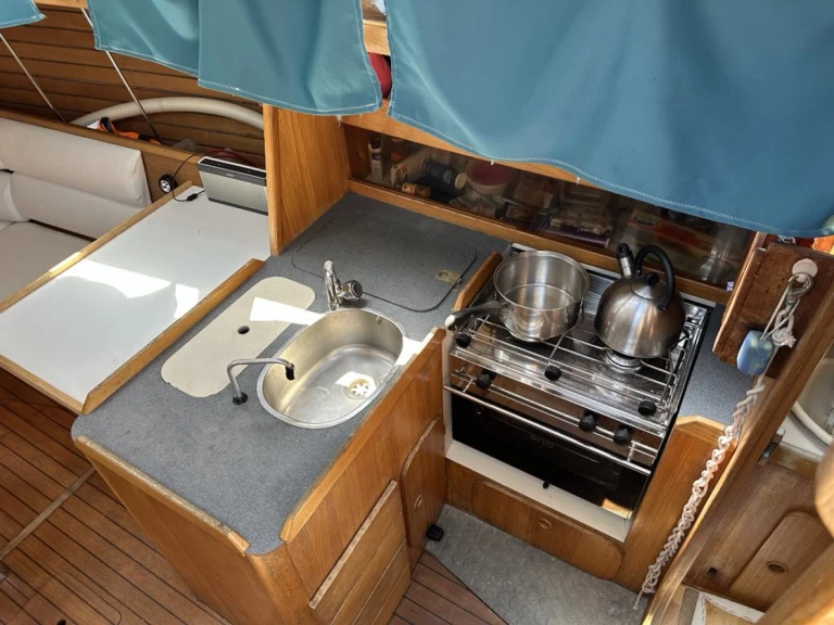 Sailboat for rent La Grande-Motte at the best price