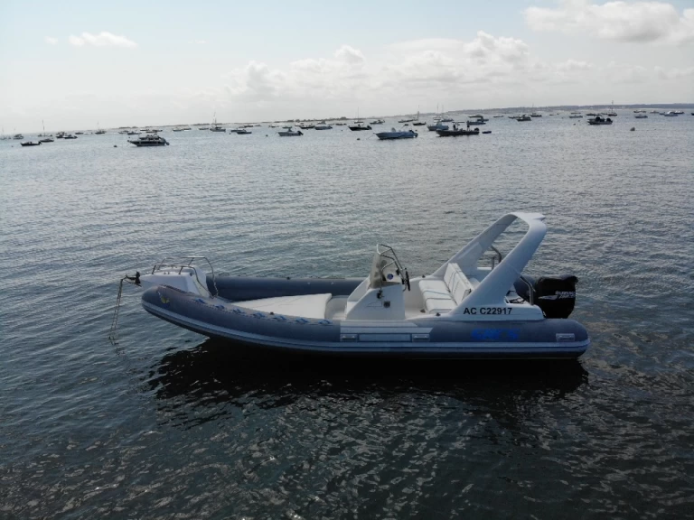 Sacs Sacs S 680 Ghost charter bareboat or captained in  Lège-Cap-Ferret