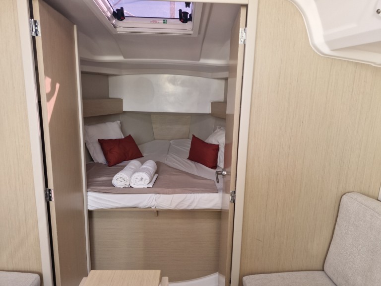 Bénéteau Oceanis 30.1 in Barcelona on SamBoat