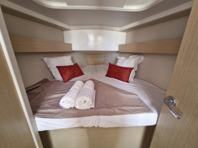 Yacht charter Barcelona cheap Oceanis 30.1