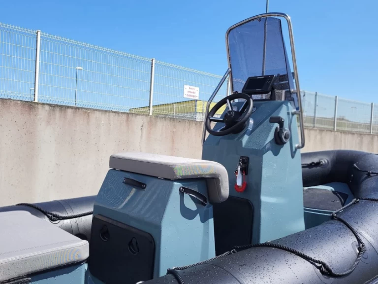 RIB rental in Les Sables-d'Olonne - Bombard Explorer 550