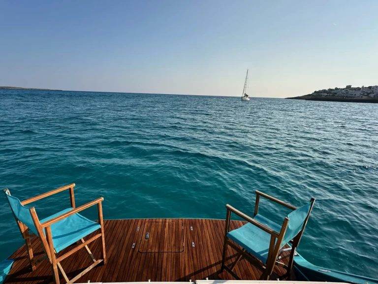 Yacht charter Mahón cheap Riviera IV