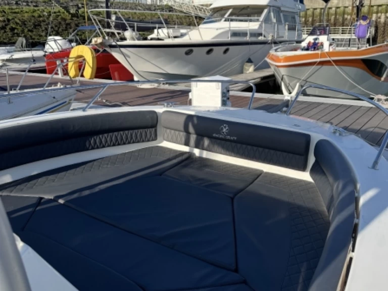 Motorboat rental with or without captain Pacific Craft La Rochelle