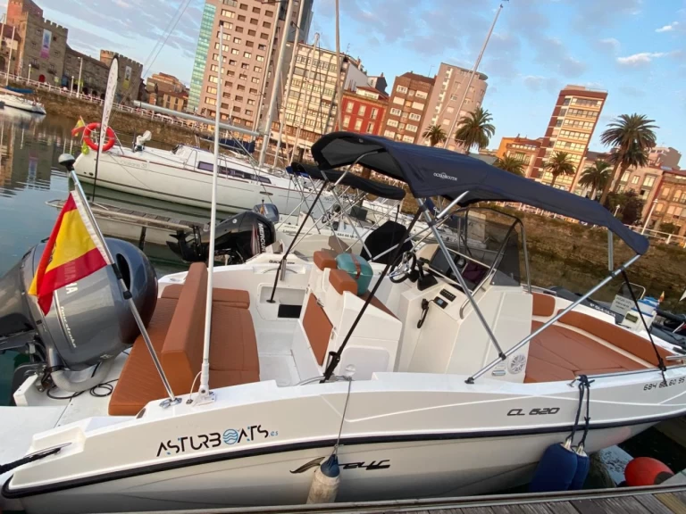 Boat rental Nireus CL620 in Gijón on Samboat