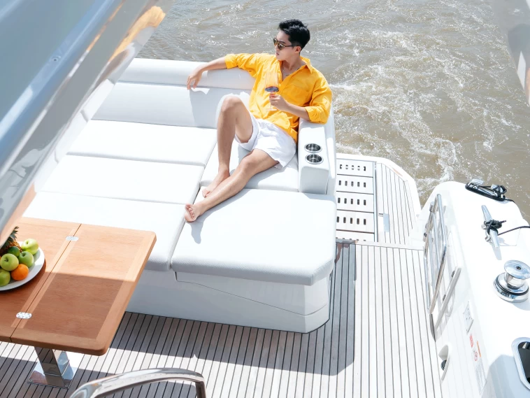 Luxury Yacht for rent Phường Hiệp Bình Phước at the best price