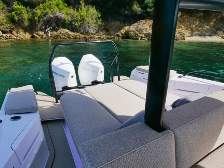 Bareboat Rental Motorboat Axopar with a boat licence