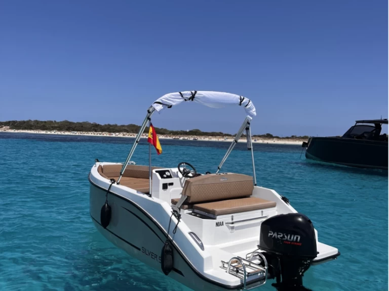 Bareboat Rental Motorboat Silver Yacht with a boat licence