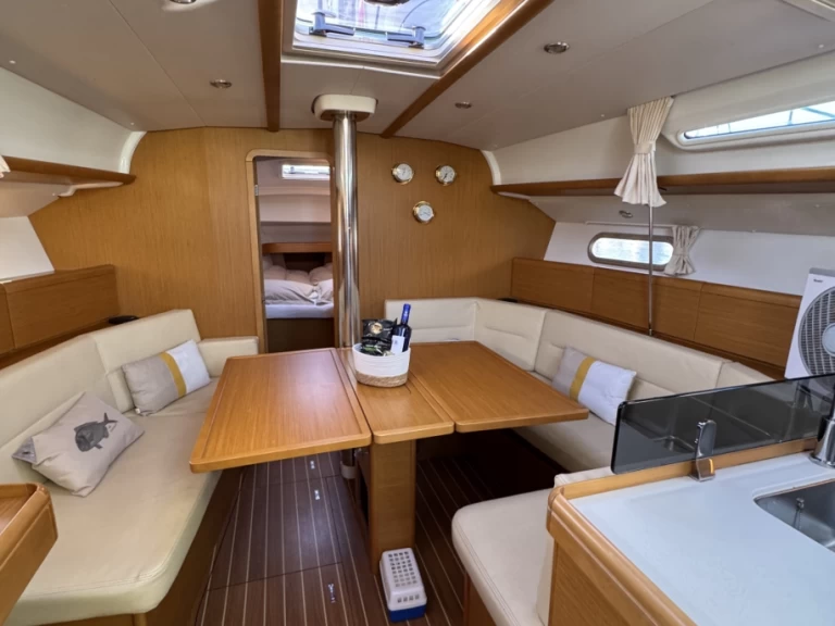 Boat rental Jeanneau Sun Odyssey 42i in Torrevieja on Samboat
