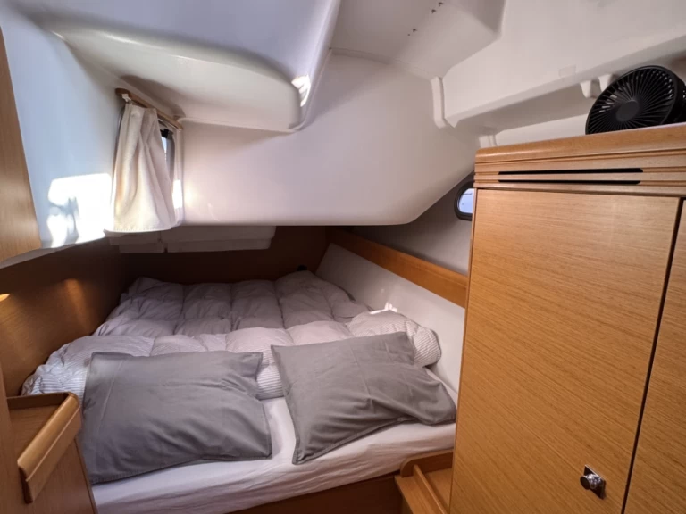 Sailboat rental with or without captain Jeanneau Torrevieja