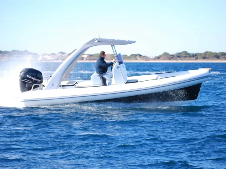 Boat rental Ufo U 69 CARBON in Six-Fours-les-Plages on Samboat