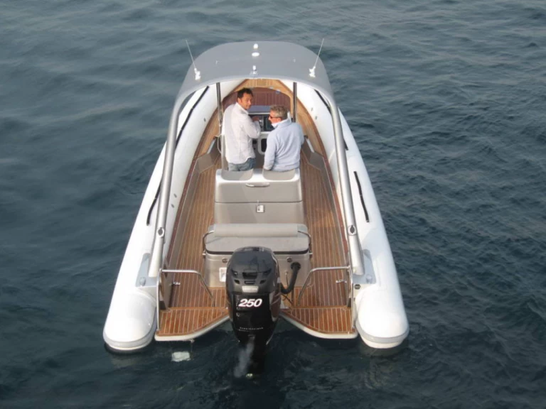 Ufo U 69 CARBON charter bareboat or captained in  Six-Fours-les-Plages