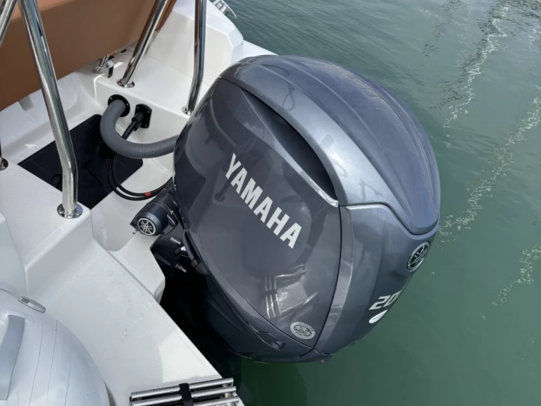 Zodiac Medline 6.8 charter bareboat or captained in  La Trinité-sur-Mer