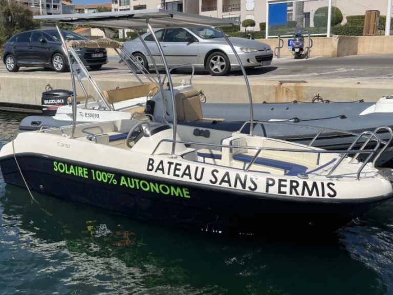 Motorboat rental with or without captain Moonday yacht Six-Fours-les-Plages