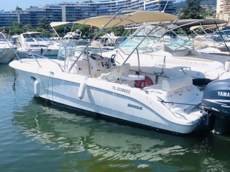 Bareboat Rental Motorboat Arrow Arabis 23 with a boat licence