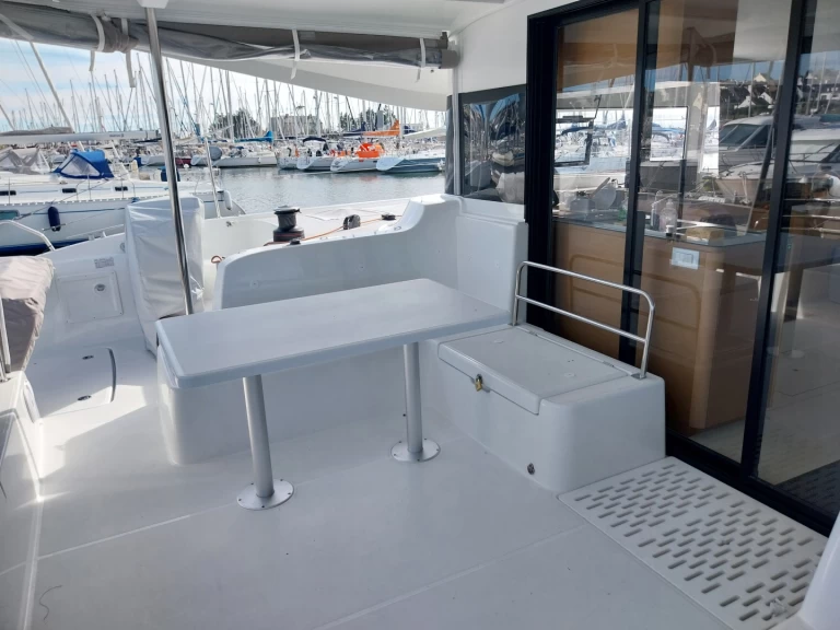 Yacht charter Locmiquélic cheap Excess 14