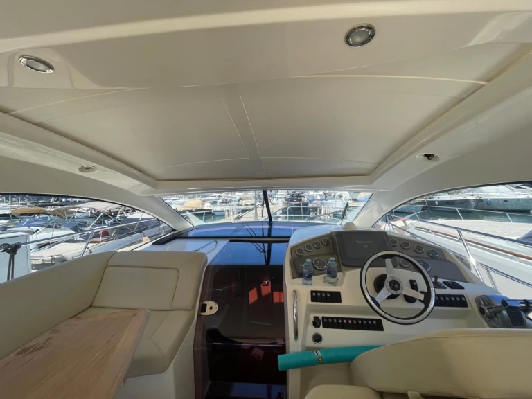 Motorboat rental with or without captain Jeanneau Port de Saint Jean Cap Ferrat