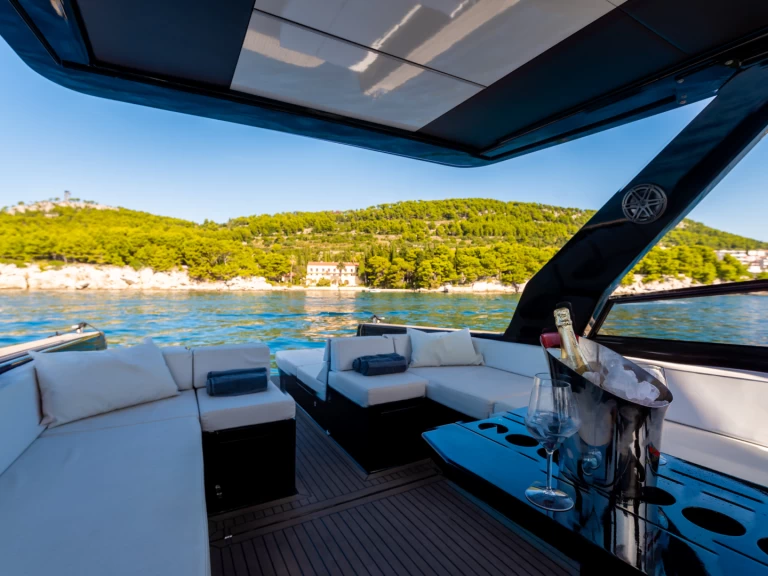 Yacht charter Split cheap Colnago 35