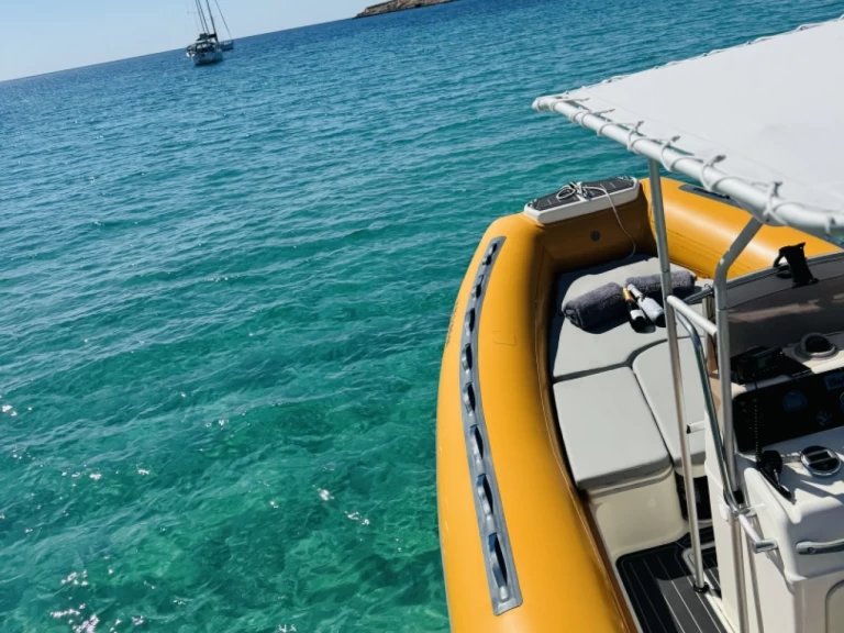 Boat rental SEVEN FIFTY  400 in Sant Antoni de Portmany on Samboat