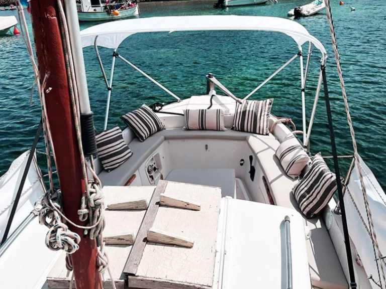 Bareboat Rental Sailboat Plastic Siller with a boat licence