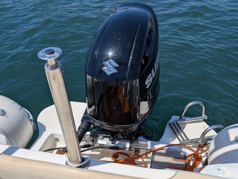 Yacht charter Hyères cheap NJ 700