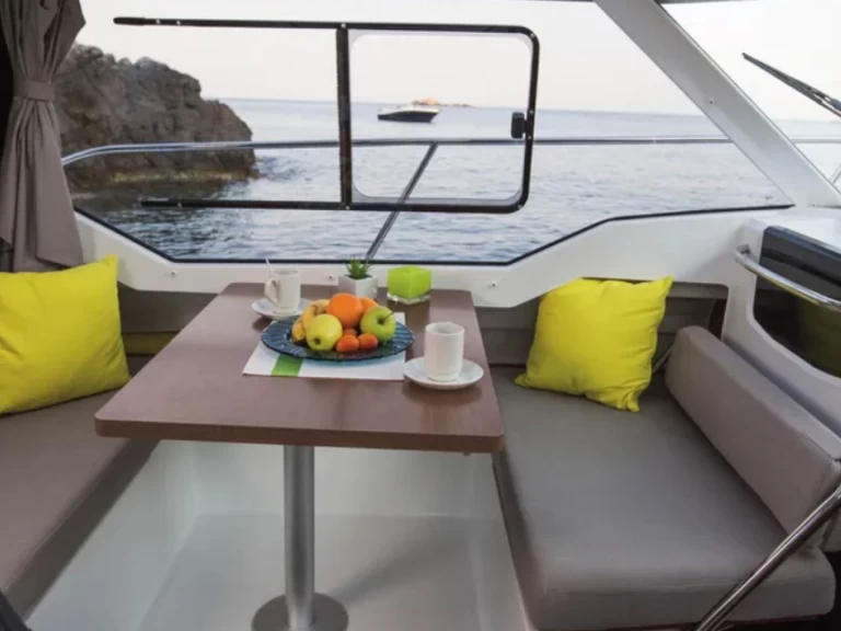 Motorboat for rent Sanremo at the best price