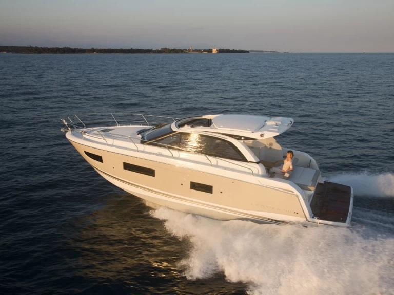 Rent a Jeanneau Leader 40 Pula