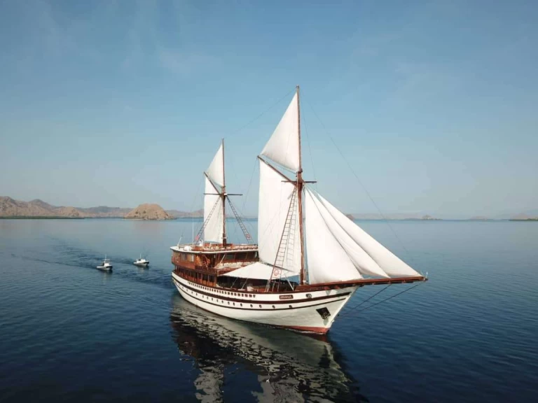 Bareboat Rental Luxury Yacht  with a boat licence