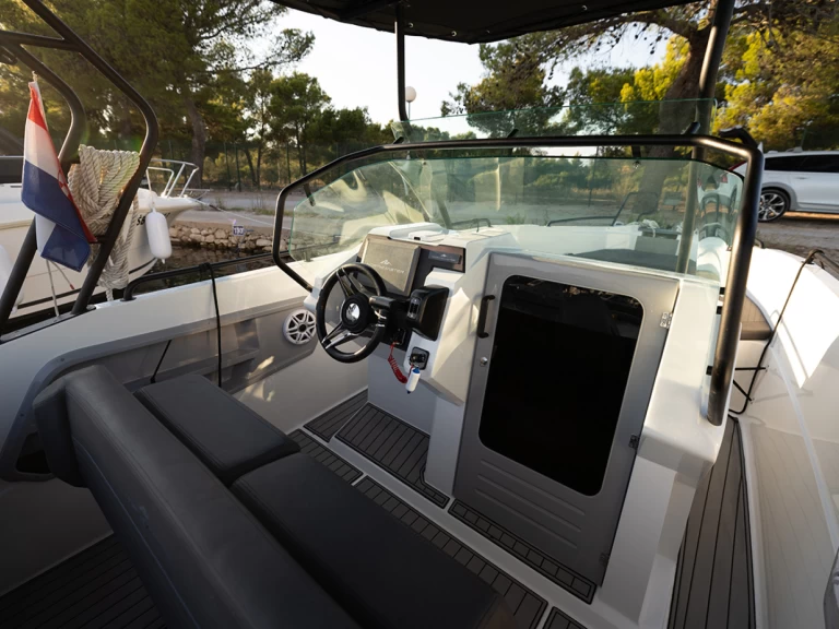 Boat rental Northmaster Northmaster 685 Cruiser in Šibenik on Samboat