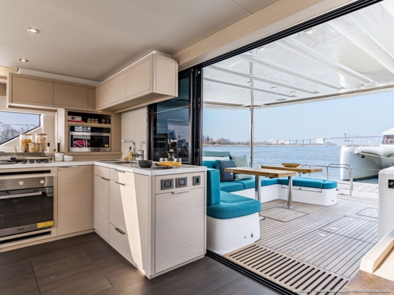 Rent a Lagoon Lagoon 55 - 4 + 2 cab. Palma de Mallorca