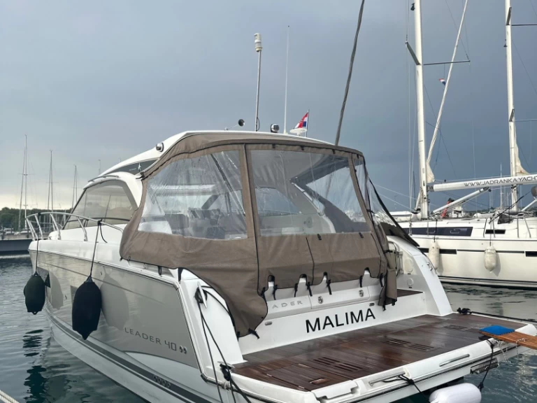 Rent a Jeanneau Leader 40 Pula