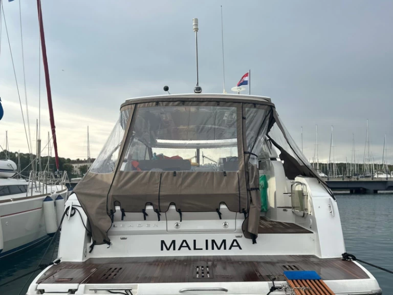 Motorboat rental in Pula - Jeanneau Leader 40