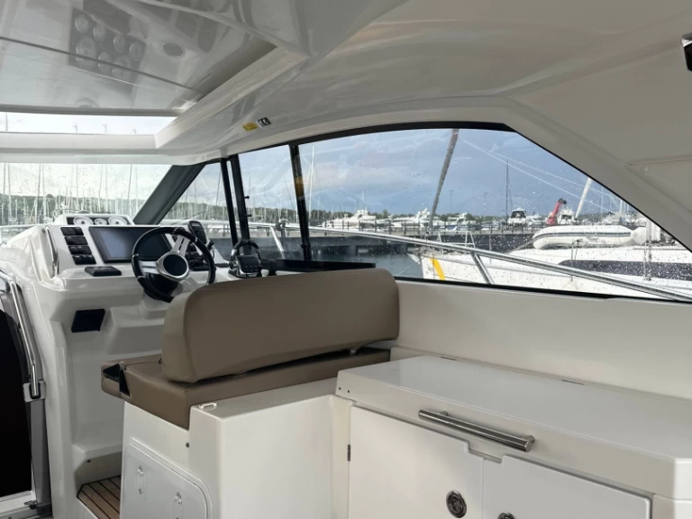 Boat rental Jeanneau Leader 40 in Pula on Samboat