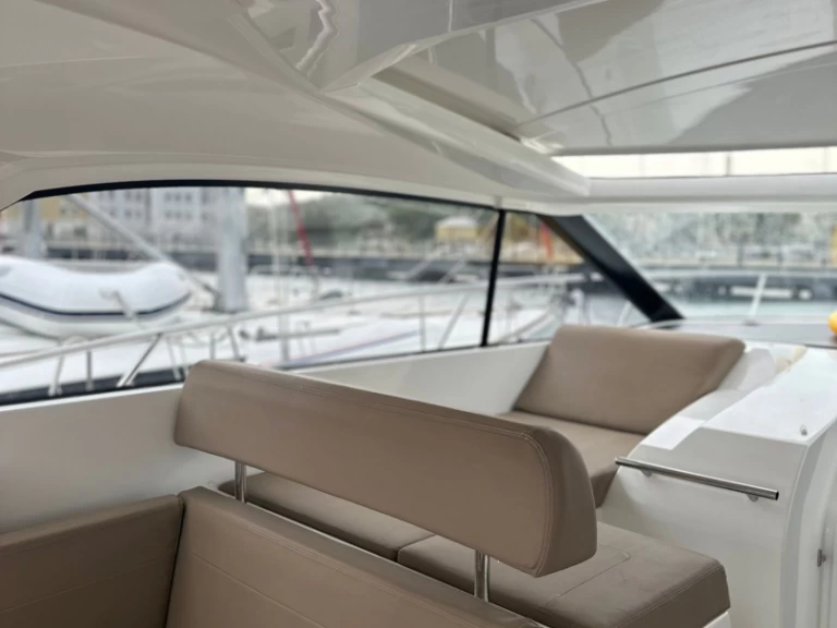 Bareboat Rental Motorboat Jeanneau with a boat licence