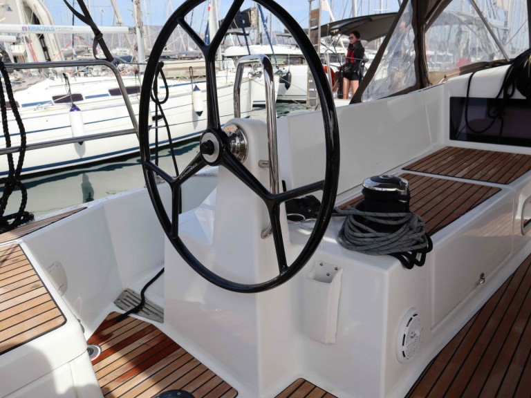 Sailboat rental with or without captain Jeanneau Lygia