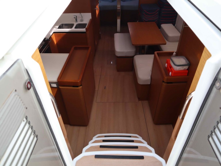Sailboat for rent Lygia at the best price