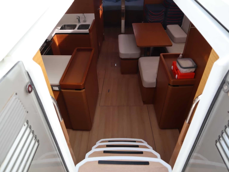 Sailboat for rent Lygia at the best price