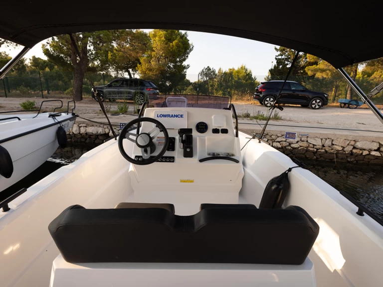 Boat rental Compass Boats Compass 7s in Šibenik on Samboat