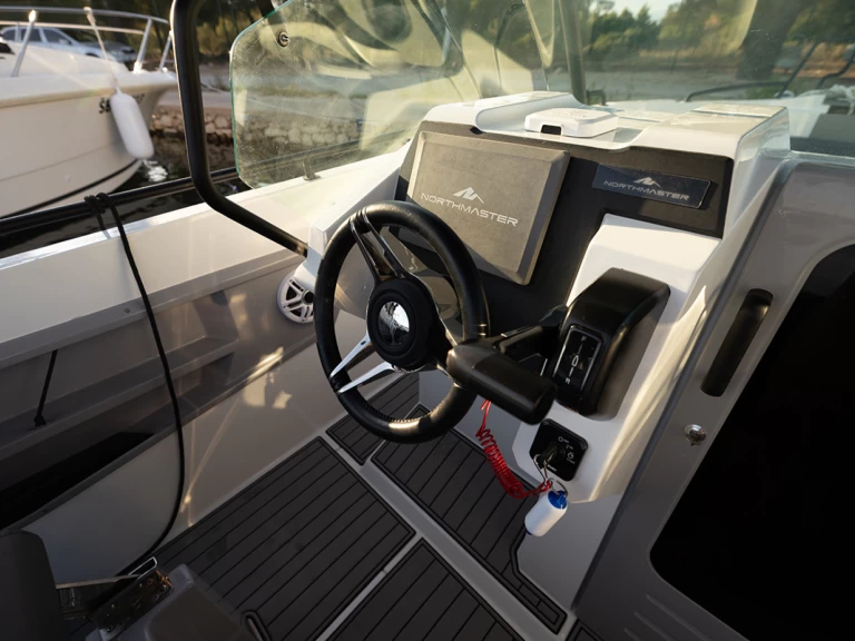 Motorboat rental in Šibenik - Northmaster Northmaster 685 Cruiser