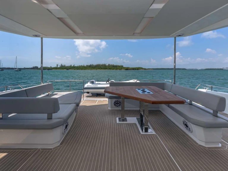 Luxury Yacht rental in Miami - Leopard Archipelago II