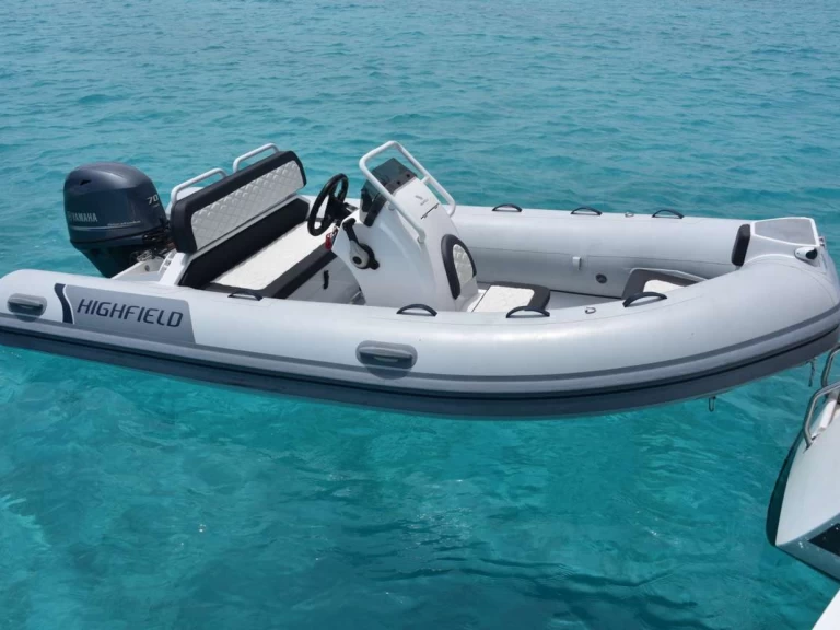 Bareboat Rental Luxury Yacht Fountaine Pajot with a boat licence