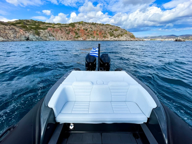 Motorboat for rent Lávrio at the best price