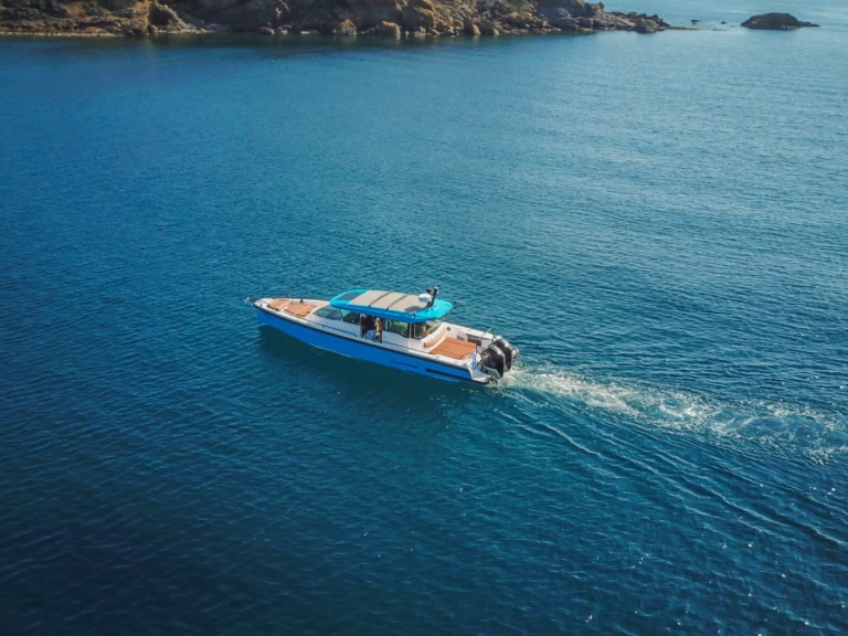 Boat rental Axopar Axopar 37 XC Cross Cabin (1 cabin) in Chaniá on Samboat