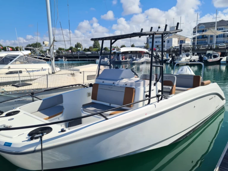 Bareboat Rental Motorboat Bénéteau with a boat licence