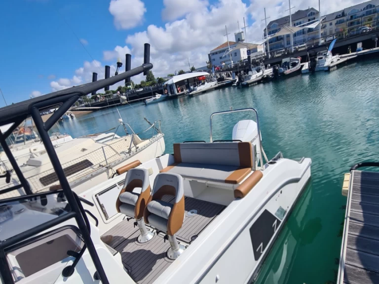 Boat rental Bénéteau Flyer 7 SPACEdeck in Les Sables-d'Olonne on Samboat