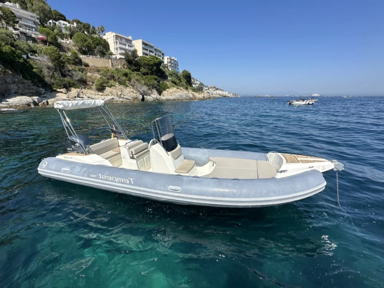 Bareboat Rental Motorboat Capelli with a boat licence