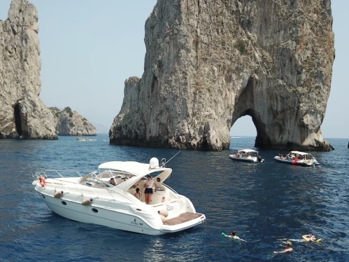 Motorboat for rent Salerno at the best price