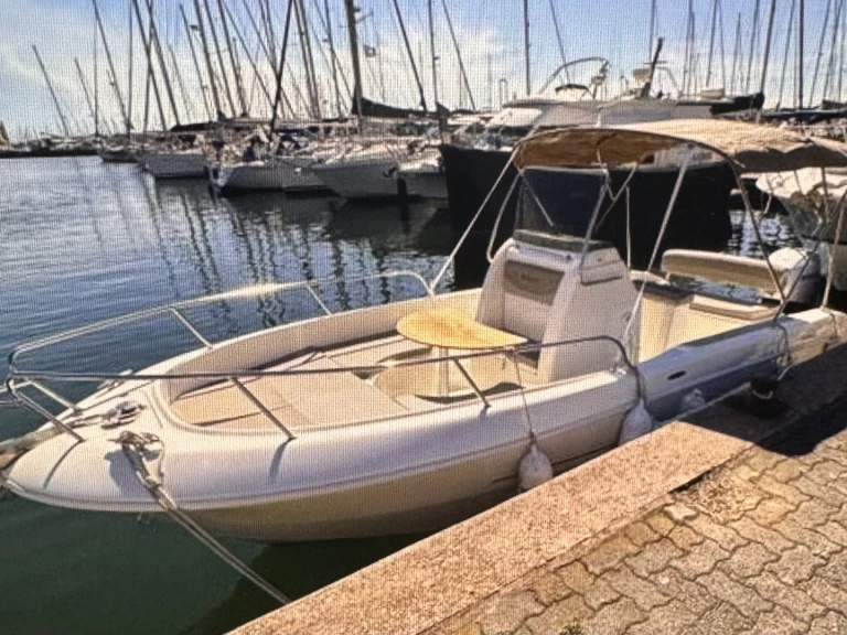 Bareboat Rental Motorboat Mingolla with a boat licence