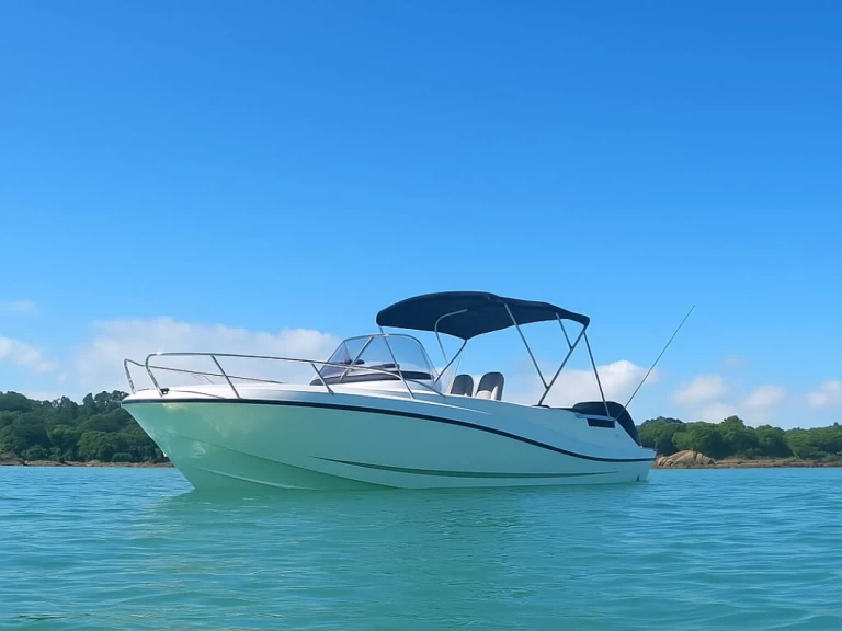 Motorboat for rent La Rochelle at the best price