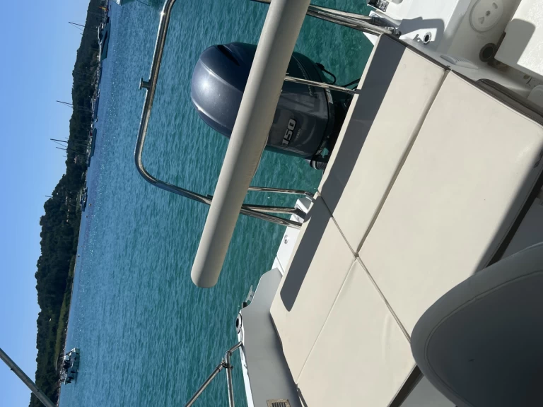Motorboat rental with or without captain Bénéteau Hyères