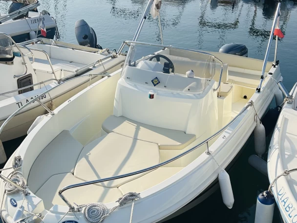 Motorboat for rent Saint-Raphaël at the best price